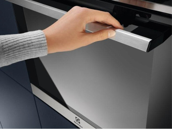 Духовой шкаф Electrolux EOC8P39WX