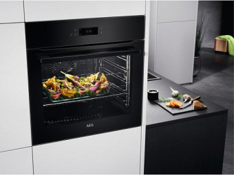 Духовой шкаф AEG BPE748380B
