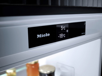 Встраиваемый холодильник Miele K 7733 E