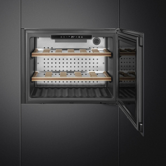 Встраиваемый винный шкаф Smeg CVI121B3