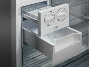Холодильник Electrolux RNT7MF46X2