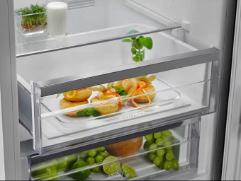 Холодильник Electrolux LNC7ME32W2