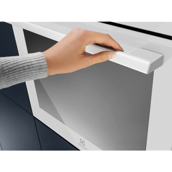 Духовой шкаф Electrolux OEF3H90BW