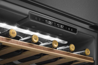 Встраиваемый винный шкаф Smeg CVI629NR3