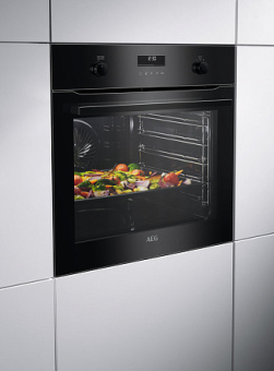 Духовой шкаф AEG BCE558370B