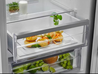 Холодильник Electrolux LNT7ME32M1
