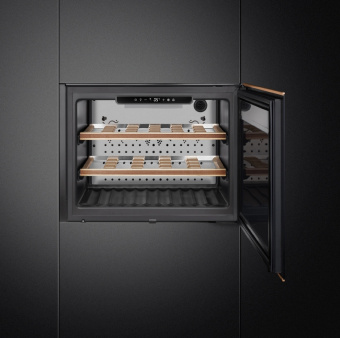 Встраиваемый винный шкаф Smeg CVI621NR3