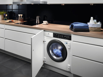 Встраиваемая стиральная машина Electrolux EW7F3R48SI