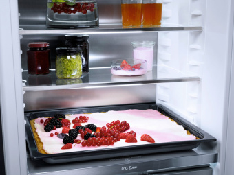 Встраиваемый холодильник Miele K 7733 E