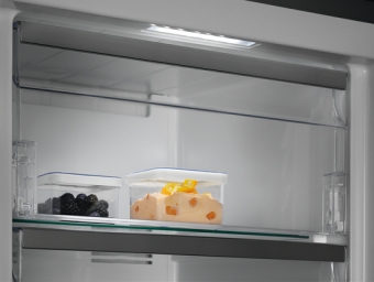 Морозильная камера Electrolux RUT7ME28X2