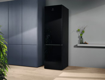 Холодильник Electrolux LNT7ME34K1