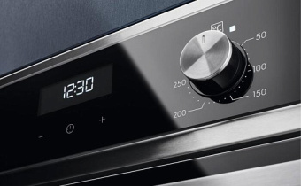 Духовой шкаф Electrolux EOF5C50BX