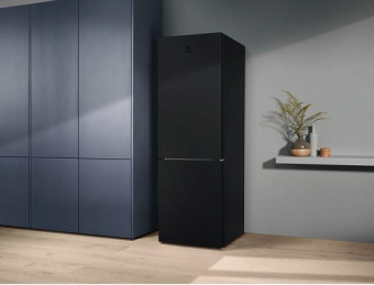 Холодильник Electrolux LNT7ME32M1