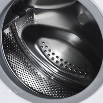Встраиваемая стиральная машина Whirlpool BI WMWG 71484E
